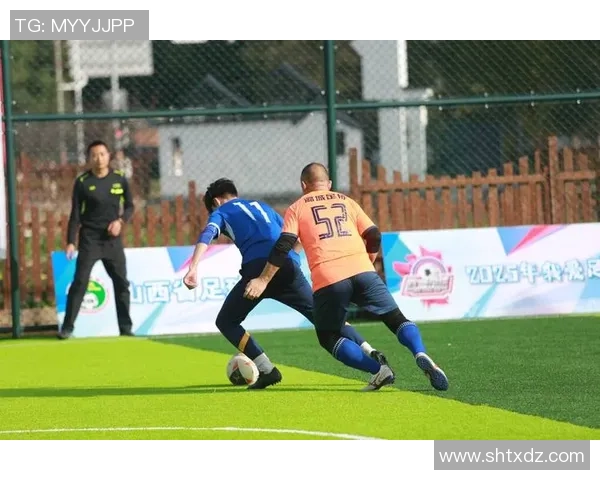 足球球星摆牌背后的竞技智慧与团队精神深度解析